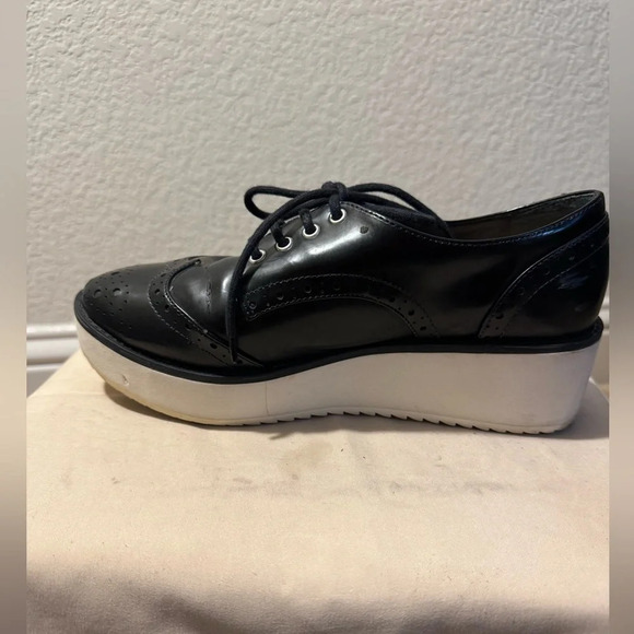 Schutz Black leather platform oxfords- Size 6
Made in Brazil - Picture 5 of 9